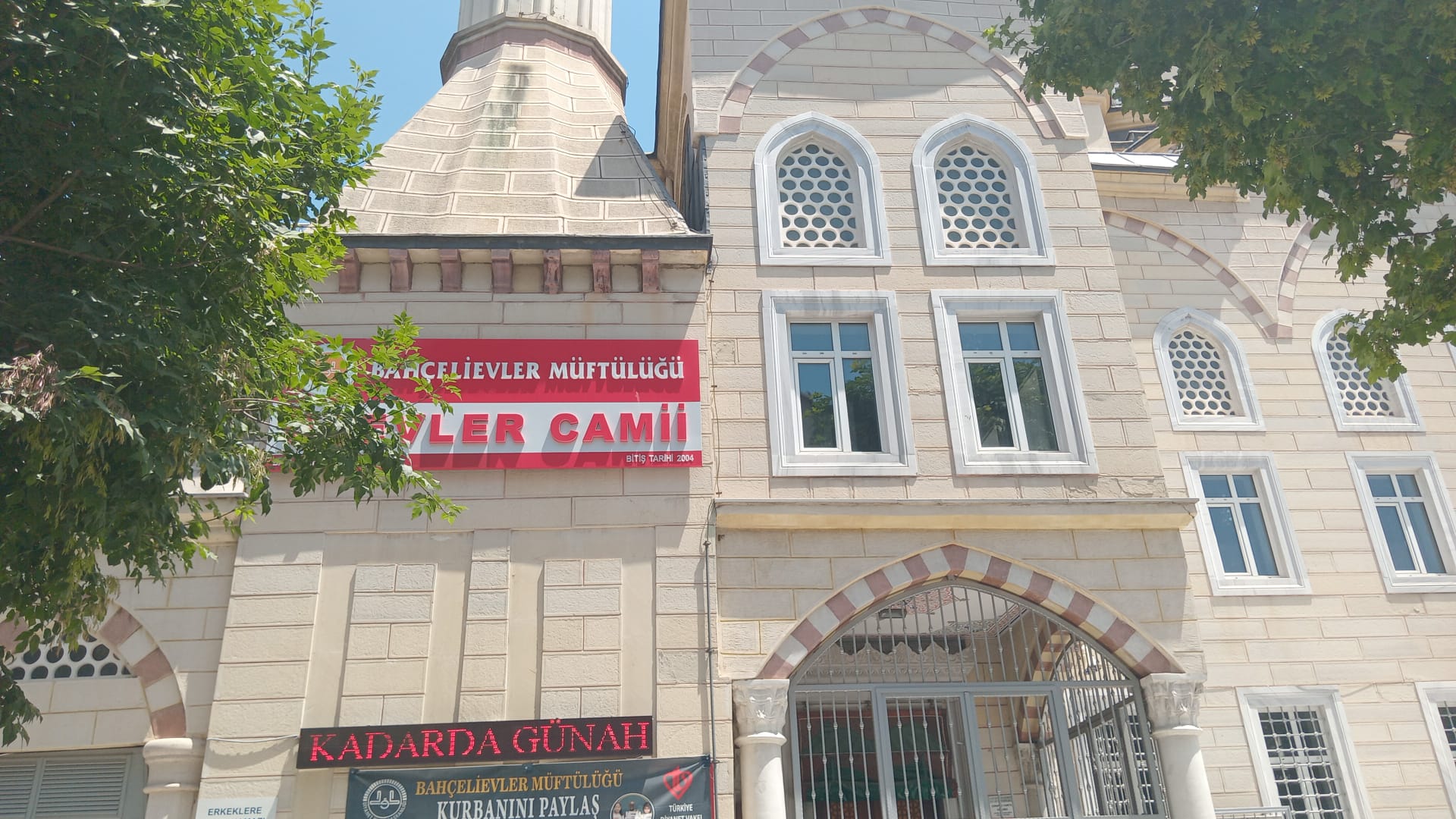 Bahçelievler Üçevler Camii: Mahalle İbadet Merkezi